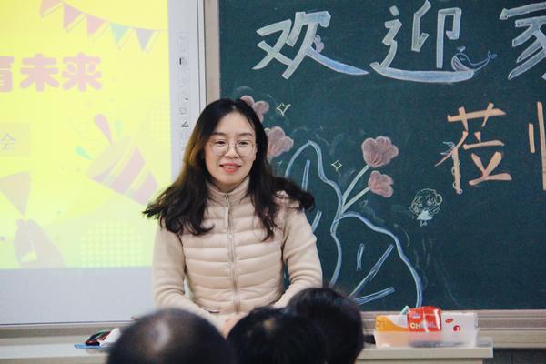 12.各任課老師與家長進(jìn)行交流