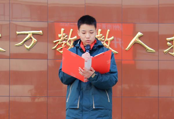 5王嘉碩同學進行國旗下演講