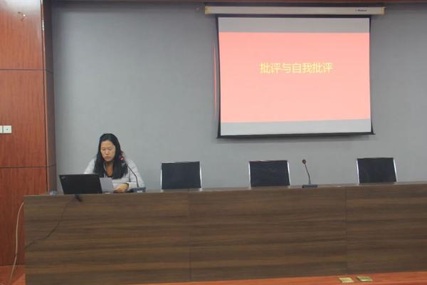 七初東校區(qū)召開2024年度組織生活會(huì)和民主評(píng)議黨員大會(huì) (3)
