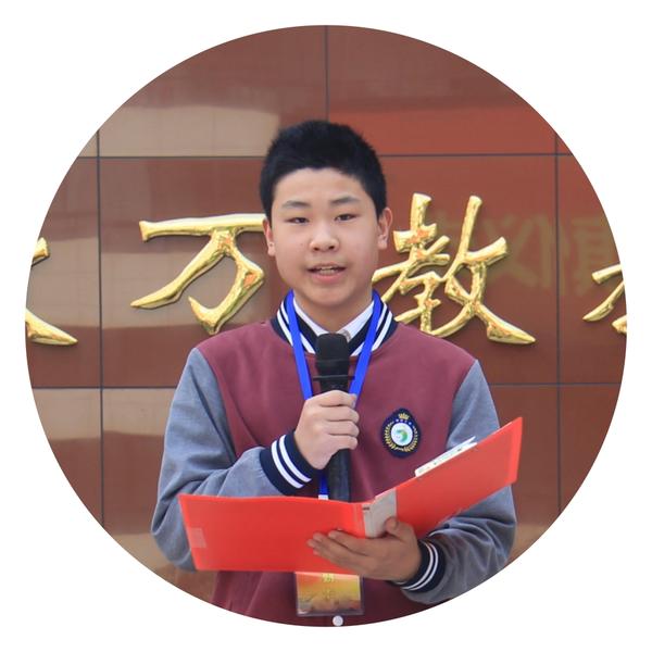 2苗哲語同學(xué)進行好書分享