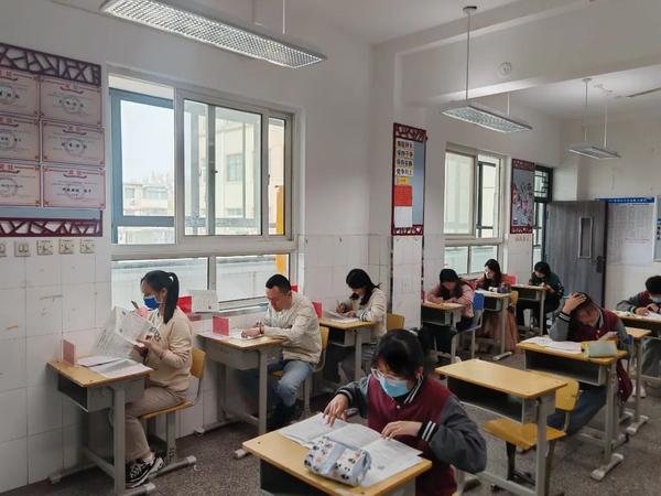 七初東校區(qū)一場別開生面的教學(xué)相長正式拉開序幕 (10)